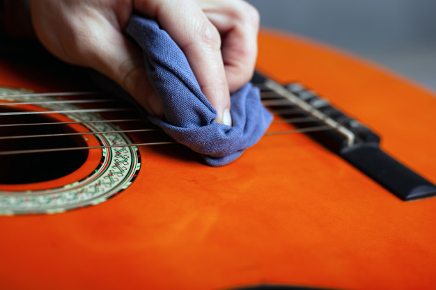 Tesoro Turbina Mayo Cómo desinfectar tu guitarra paso a paso | Musisol Blog