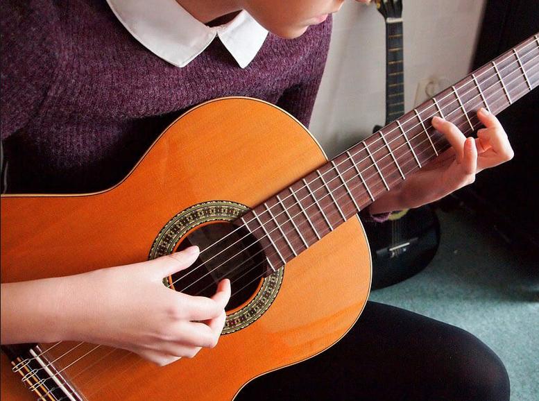 Revolucionario pulmón siga adelante Guitarras clásicas para principiantes | Musisol Blog