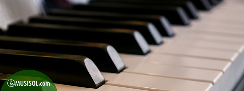 Por qué no debemos confundir un piano digital con un teclado eléctrico