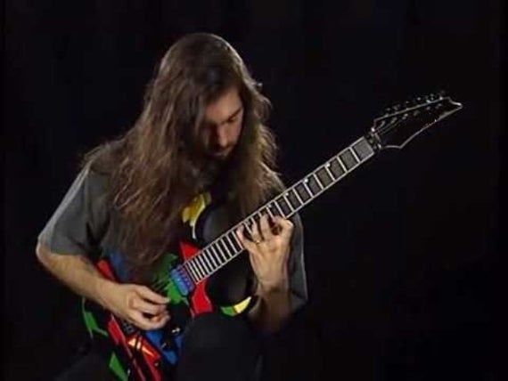Guitarrista John Petrucci con su Ibanez signature